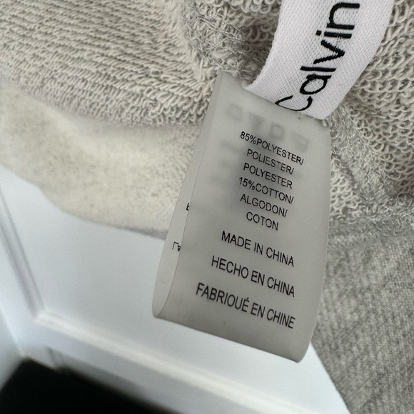 Calvin Klein Shawl - Picture 4 of 9